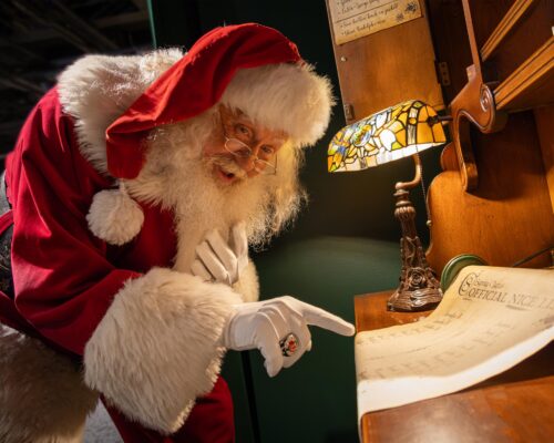 Mos Craciun de inchiriat: magia sarbatorilor la indemana ta